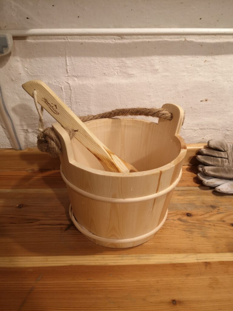 Saunaeimer mit Kelle